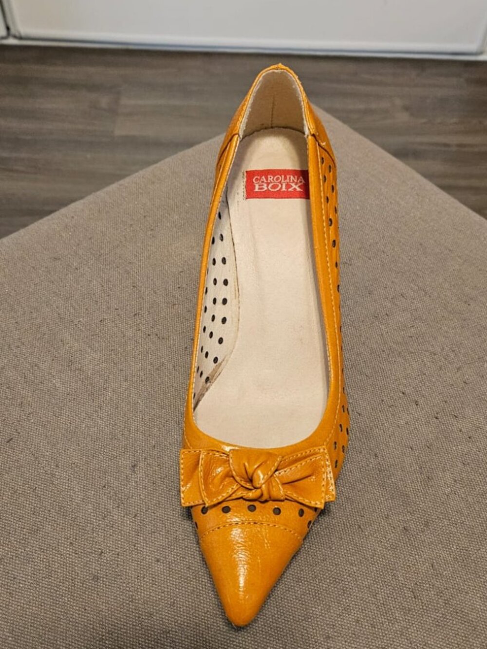 Carolina Boix Mustard Yellow/Marigold Pointed Toe Bow Pumps